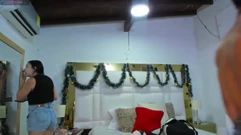 Snapshot of latin_couple20y chatting on November 2025 08:02:02 PM Johana y Santiago online show from November 2025 08:02:02 PM