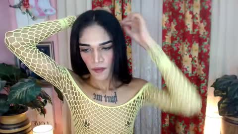 Snapshot of latina_goddes4uxxx chatting on February 2025 01:13:01 AM ask me online show from February 2025 01:13:01 AM