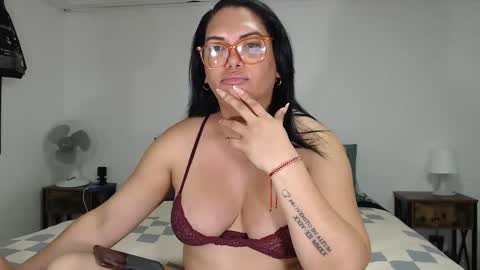 Snapshot of latinaflower_ts chatting on May 2026 01:57:16 AM FLOR SALVAJE online show from May 2026 01:57:16 AM