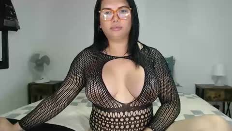 Snapshot of latinaflower_ts chatting on May 2026 09:45:02 PM FLOR SALVAJE online show from May 2026 09:45:02 PM