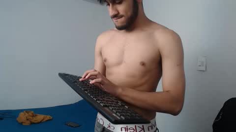 Snapshot of latinbunny7779 chatting on December 2024 12:17:02 AM camilo online show from December 2024 12:17:02 AM