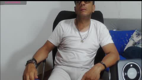 Snapshot of latinmartin254 chatting on April 2026 01:45:01 AM latinmartin254 online show from April 2026 01:45:01 AM