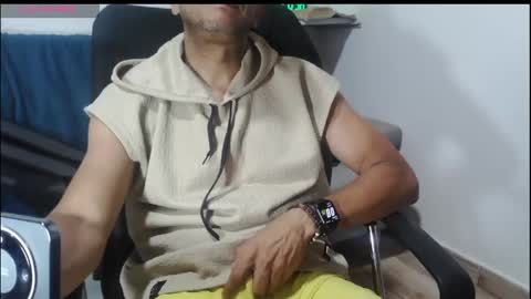 Snapshot of latinmartin254 chatting on May 2026 01:35:01 AM latinmartin254 online show from May 2026 01:35:01 AM