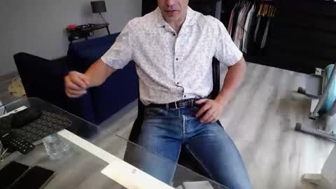 sam online show from October 2025 11:00:02 AM