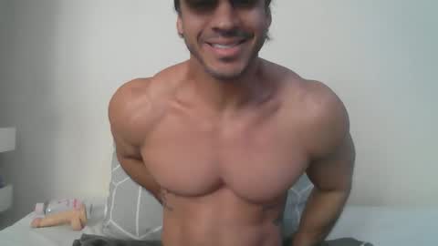 latino_rodri online show from May 2026 06:08:01 AM