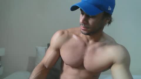 latino_rodri online show from May 2026 08:52:02 AM