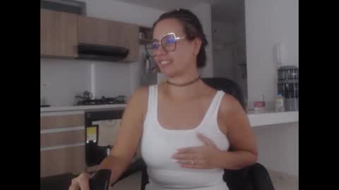 latinpaprika online show from November 2025 03:14:02 PM