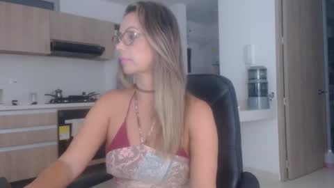 latinpaprika online show from November 2025 09:58:01 PM