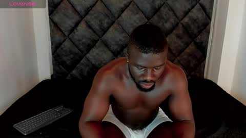 LEANDRO online show from October 2025 02:01:01 AM