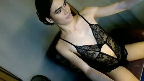 latrina_ online show from May 2026 04:33:02 PM