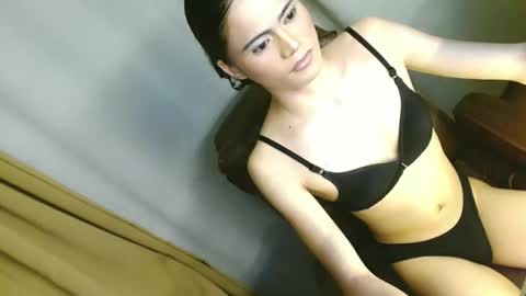 latrina_ online show from June 2026 01:28:02 AM