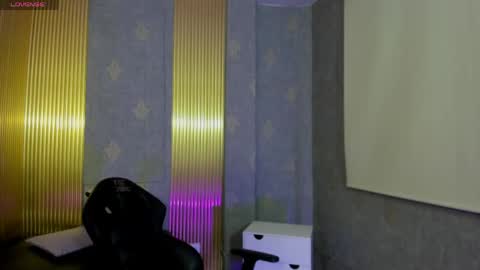 laulin_tay online show from May 2026 03:35:01 AM