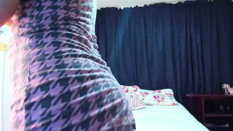 Snapshot of laura__martiinez chatting on January 2025 03:32:02 AM online show from January 2025 03:32:02 AM