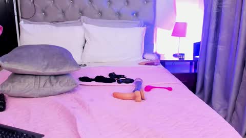 Snapshot of laura__martiinez chatting on February 2025 01:55:02 AM online show from February 2025 01:55:02 AM