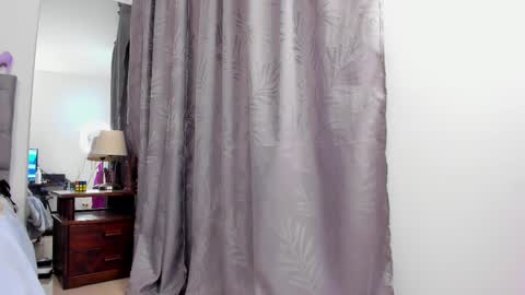 Snapshot of laura__martiinez chatting on February 2025 06:52:01 PM online show from February 2025 06:52:01 PM