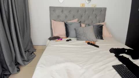 Snapshot of laura__martiinez chatting on September 2025 01:55:01 PM online show from September 2025 01:55:01 PM