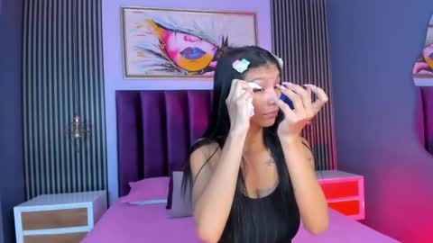 Laura online show from March 2025 12:50:02 PM