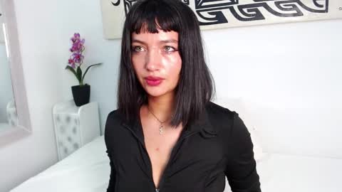 Laura Gibson online show from February 2026 01:07:01 PM