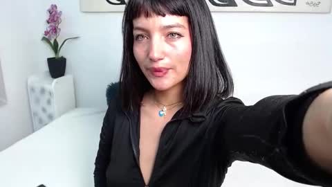 Laura Gibson online show from February 2026 12:37:01 PM