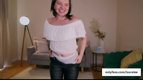 Snapshot of laura_lee chatting on February 2025 05:44:02 AM Laura Lee. online show from February 2025 05:44:02 AM