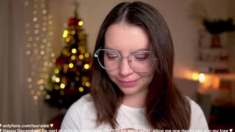 Snapshot of laura_lee chatting on December 2025 01:46:02 AM Laura Lee. online show from December 2025 01:46:02 AM