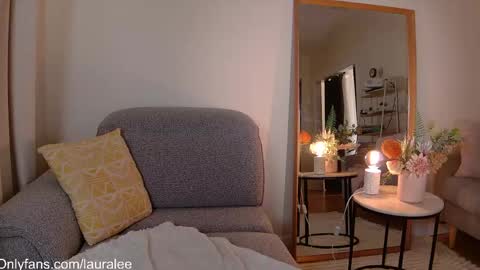 Snapshot of laura_lee chatting on April 2026 01:27:02 AM Laura Lee. online show from April 2026 01:27:02 AM