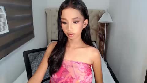 Snapshot of laura_leighxx chatting on January 2025 03:47:01 AM Laura leighxx online show from January 2025 03:47:01 AM