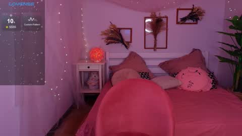 Miss Laura online show from November 2025 02:43:02 AM