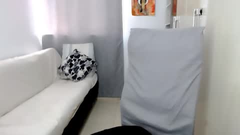 Laura online show from September 2025 08:10:01 PM