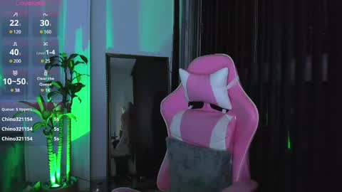 Snapshot of laura_r23 chatting on December 2024 06:57:02 AM Laura Rose online show from December 2024 06:57:02 AM