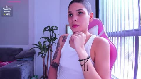 Snapshot of laura_r23 chatting on December 2024 03:02:01 PM Laura Rose online show from December 2024 03:02:01 PM