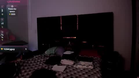 Snapshot of laura_r23 chatting on February 2025 10:20:02 PM Laura Rose online show from February 2025 10:20:02 PM