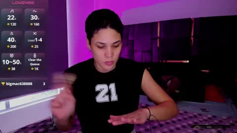 Snapshot of laura_r23 chatting on March 2025 09:53:01 PM Laura Rose online show from March 2025 09:53:01 PM