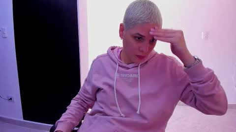 Snapshot of laura_r23 chatting on September 2025 03:01:01 PM Laura Rose online show from September 2025 03:01:01 PM