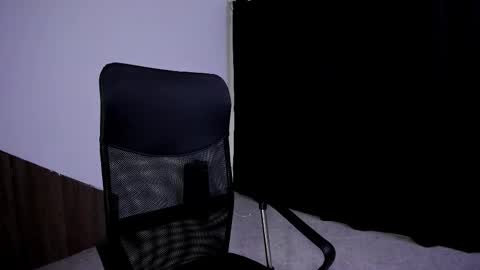 Snapshot of laura_r23 chatting on September 2025 03:06:02 AM Laura Rose online show from September 2025 03:06:02 AM