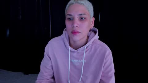 Snapshot of laura_r23 chatting on September 2025 06:19:02 PM Laura Rose online show from September 2025 06:19:02 PM