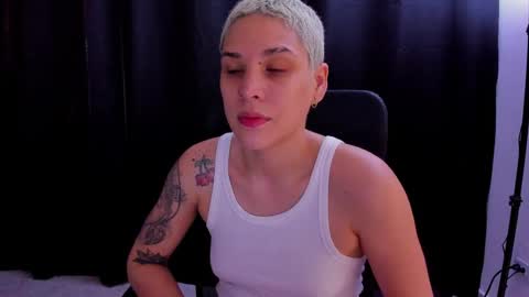 Snapshot of laura_r23 chatting on September 2025 01:12:01 PM Laura Rose online show from September 2025 01:12:01 PM