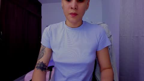 Snapshot of laura_r23 chatting on September 2025 02:15:02 AM Laura Rose online show from September 2025 02:15:02 AM