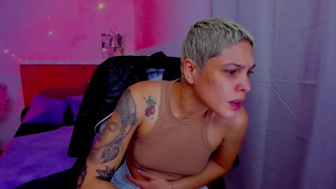 Snapshot of laura_r23 chatting on October 2025 12:28:02 AM Laura Rose online show from October 2025 12:28:02 AM