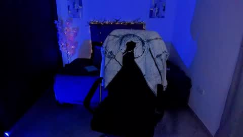 Snapshot of laura_r23 chatting on October 2025 03:10:01 PM Laura Rose online show from October 2025 03:10:01 PM