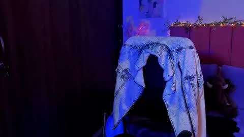 Snapshot of laura_r23 chatting on October 2025 03:12:02 PM Laura Rose online show from October 2025 03:12:02 PM