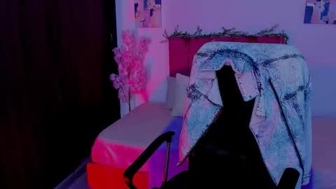 Snapshot of laura_r23 chatting on October 2025 06:41:02 PM Laura Rose online show from October 2025 06:41:02 PM