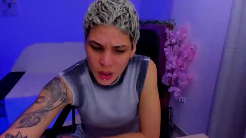 Snapshot of laura_r23 chatting on November 2025 11:29:01 PM Laura Rose online show from November 2025 11:29:01 PM