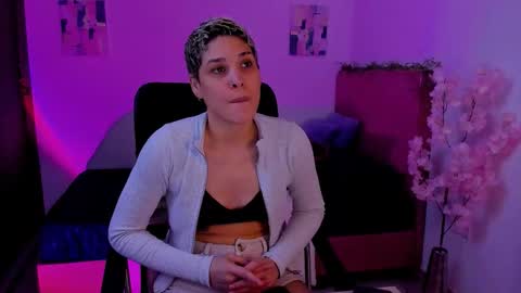 Snapshot of laura_r23 chatting on November 2025 11:04:02 PM Laura Rose online show from November 2025 11:04:02 PM