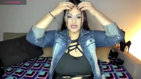 Snapshot of laura_sinner chatting on September 2025 04:29:02 PM Laura online show from September 2025 04:29:02 PM