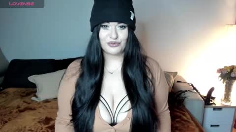 Snapshot of laura_sinner chatting on November 2025 05:24:01 PM Laura online show from November 2025 05:24:01 PM