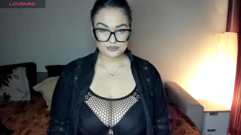Snapshot of laura_sinner chatting on November 2025 05:30:01 PM Laura online show from November 2025 05:30:01 PM