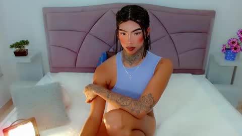 Snapshot of laura_sweet7 chatting on January 2025 05:52:02 AM Laura online show from January 2025 05:52:02 AM