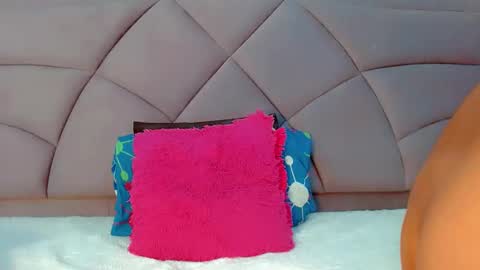 Snapshot of laura_sweet7 chatting on February 2025 08:21:02 AM Laura online show from February 2025 08:21:02 AM