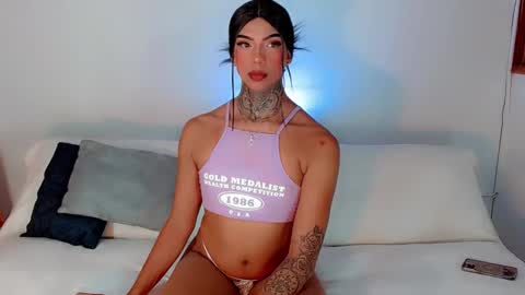 Snapshot of laura_sweet7 chatting on February 2025 09:24:02 PM Laura online show from February 2025 09:24:02 PM